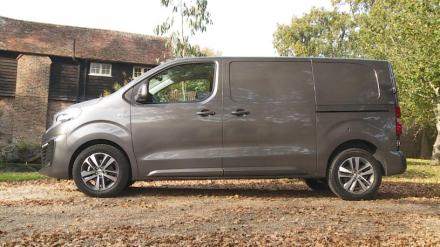 Peugeot E-expert Standard 1000 100kW 50kWh Professional Premium + Van Auto