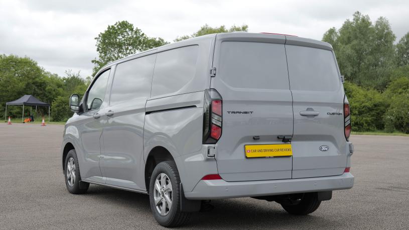 3398039 2.5 PHEV 227ps H1 Van Trend Auto