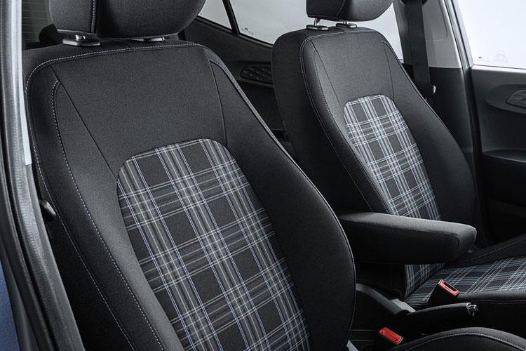 3378640 1.0 Advance 5dr