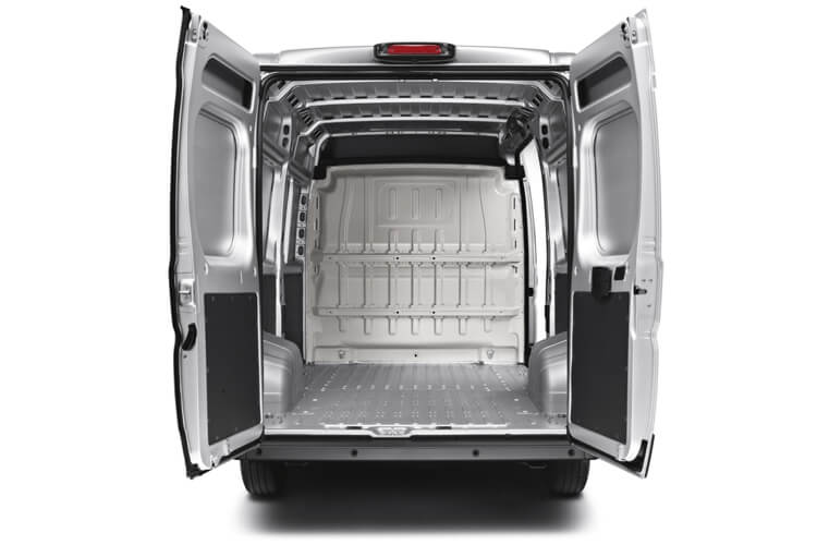 3438304 205kW 110kWh Chassis Cab Professional Auto [22kW]